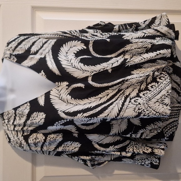 I.N.C NWT Black & White Blouse 3/4 Flounce Ruffle Sleeves Hi Low Size Pe… - Picture 1 of 10